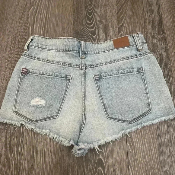 Urban Outfitters BDG Denim Shorts. Size 27 - Picture 5 of 5